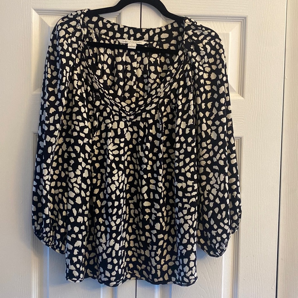 Diane Von Furstenberg black white career blouse size 10